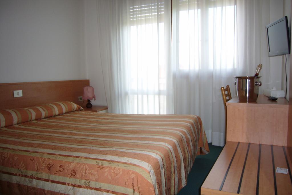 Hotel Kristall San Donà di Piave Екстериор снимка